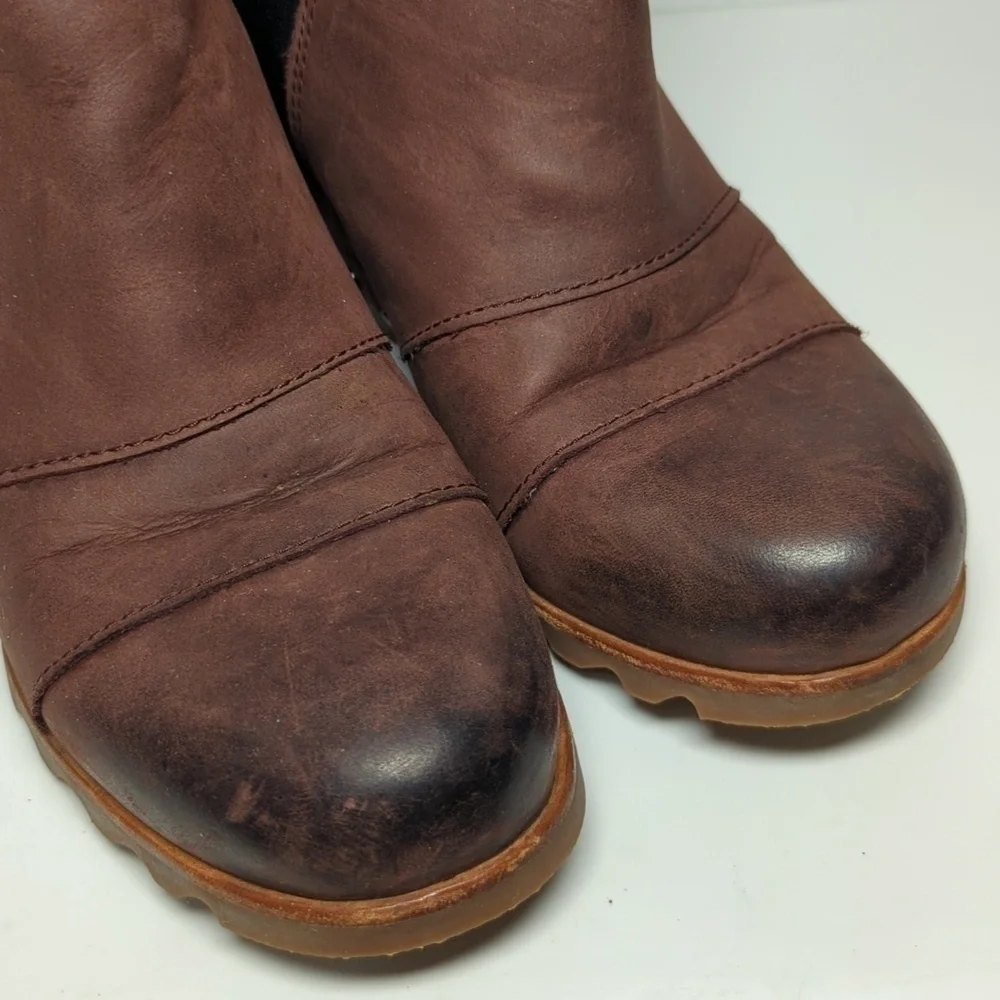 Sorel Lea hidden wedge Chelsea leather ankle boots womans size 8 EU 39
